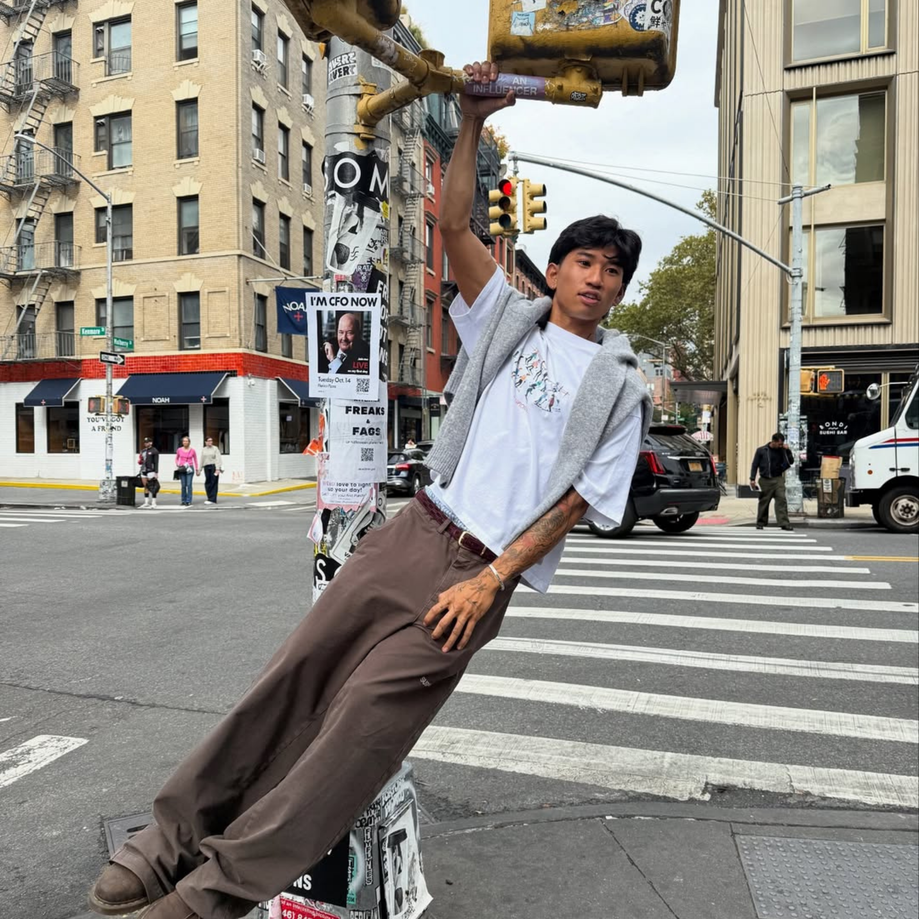 Suspicious Antwerp Winter1 / Ski Club Tee - White