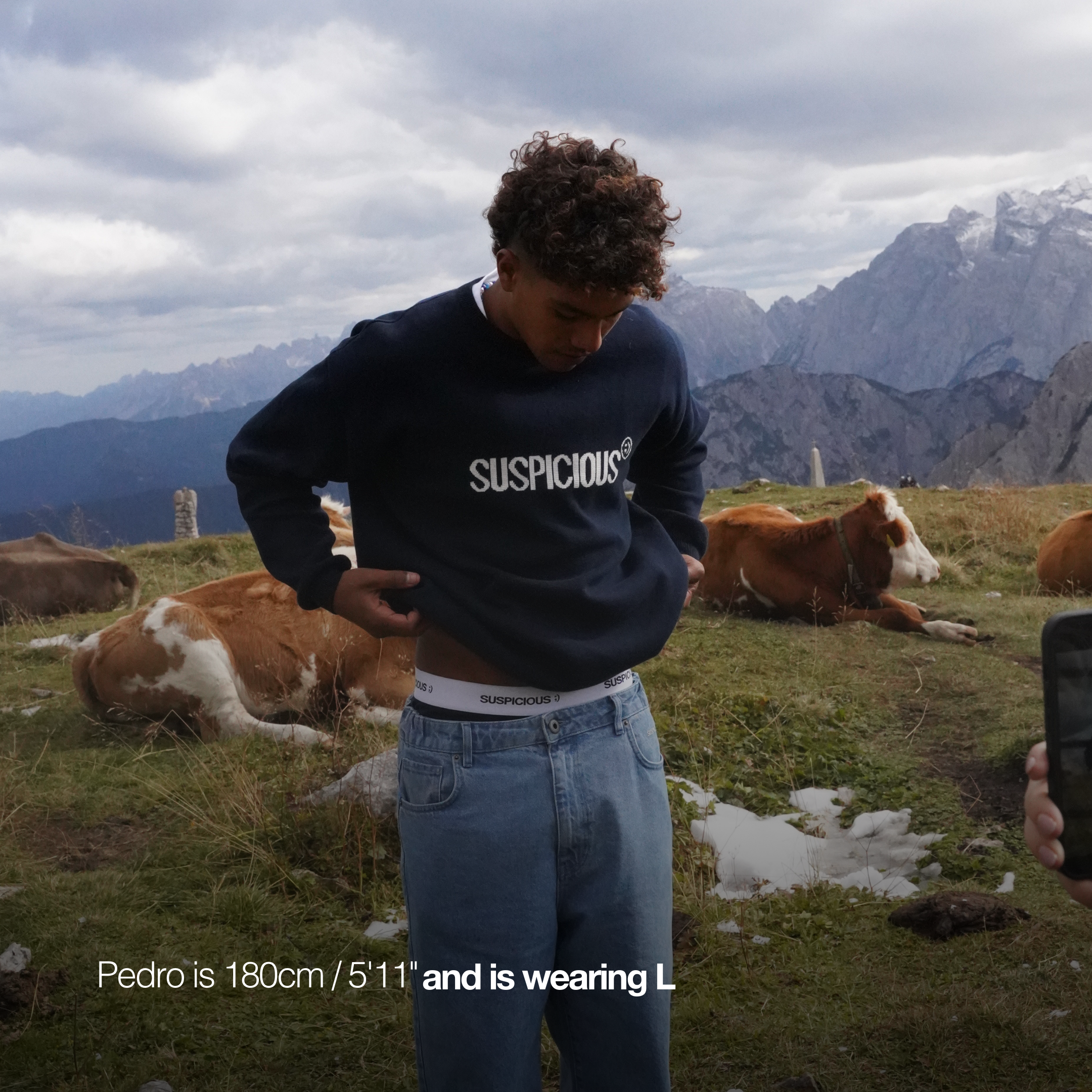 Suspicious Antwerp Fall '24 / The Smiley Knitted Sweat - Navy